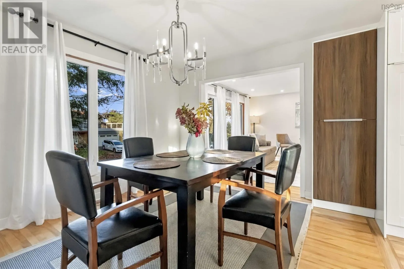 101 Deepwood Crescent