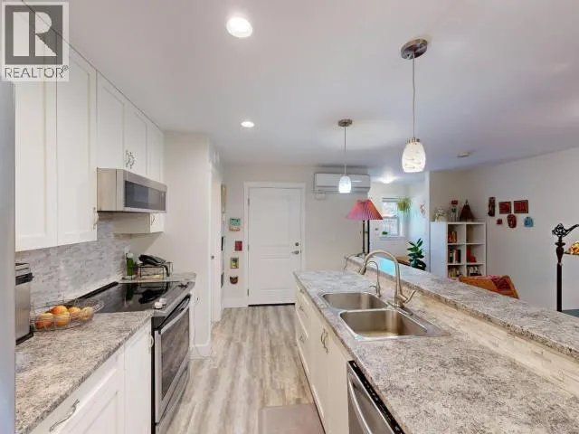 7-4251 WESTVIEW AVE