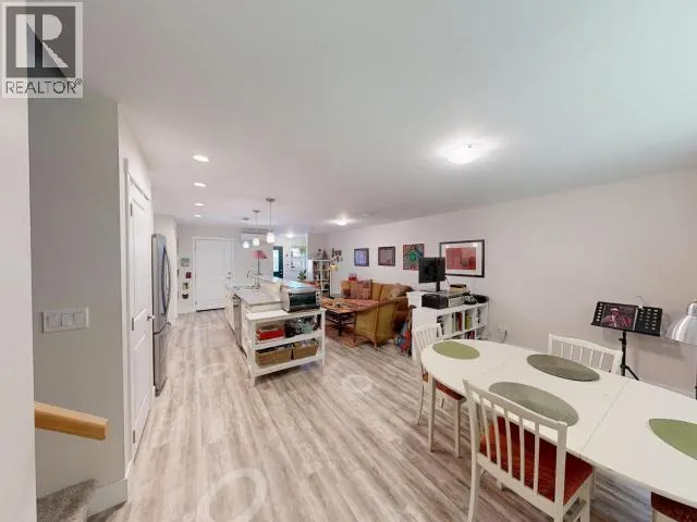 7-4251 WESTVIEW AVE