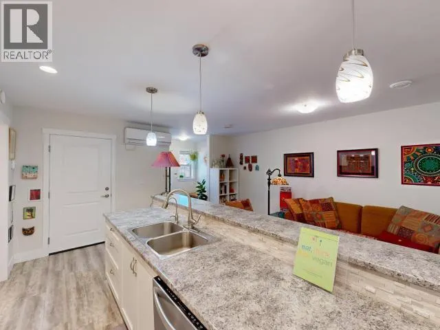 7-4251 WESTVIEW AVE