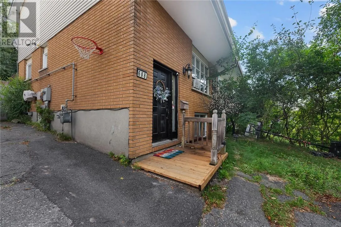 608 Beatrice Crescent