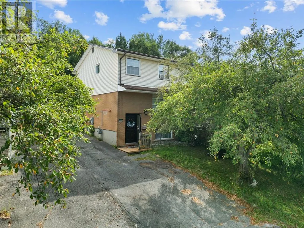 608 Beatrice Crescent