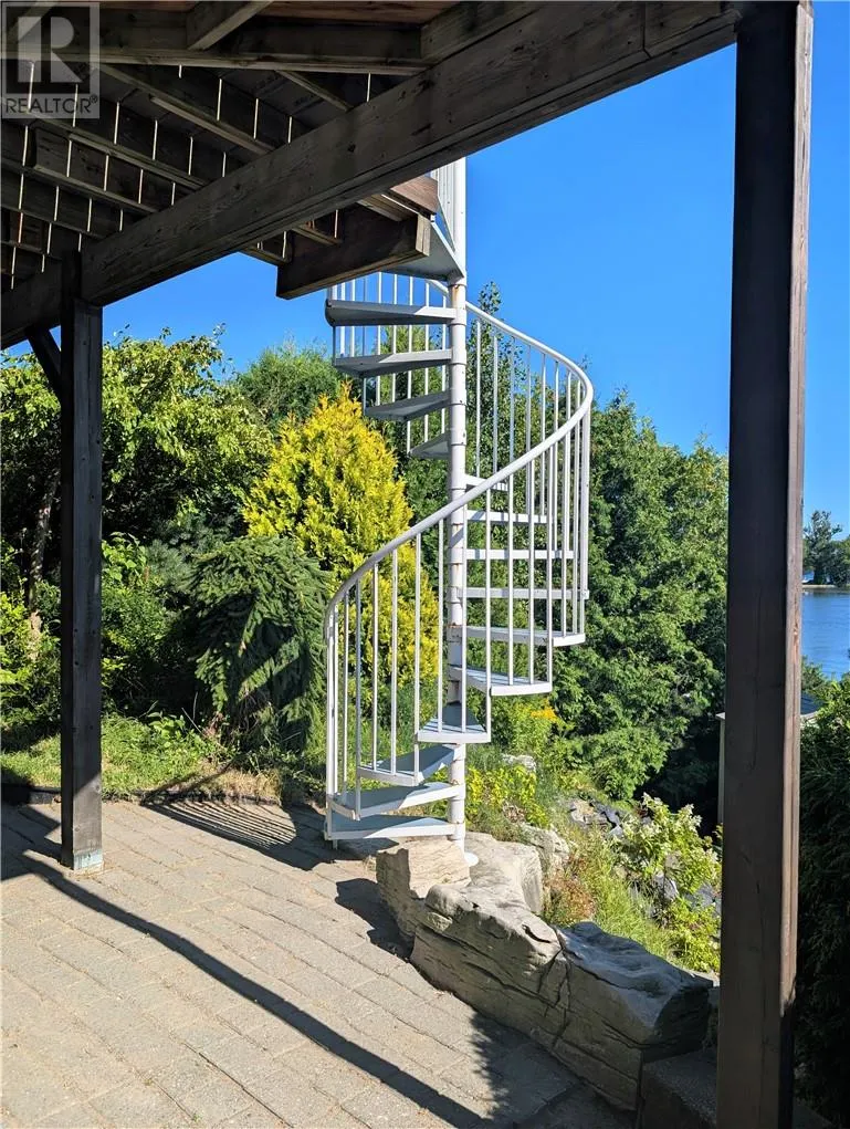 450 Second Avenue S