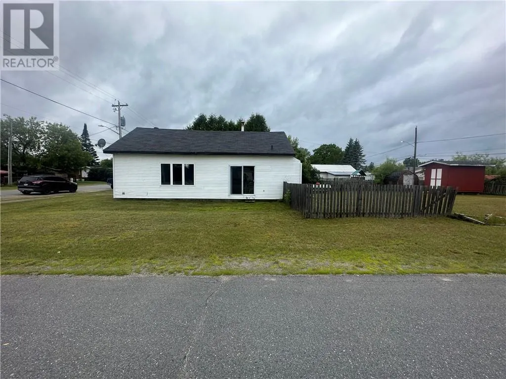 24 Algoma Street
