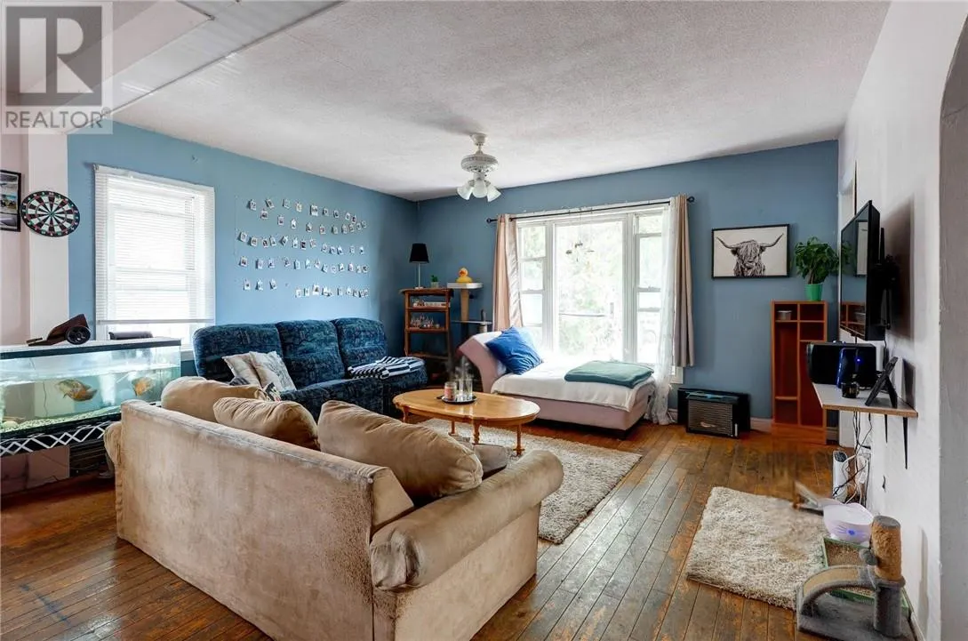 47 Second Avenue N
