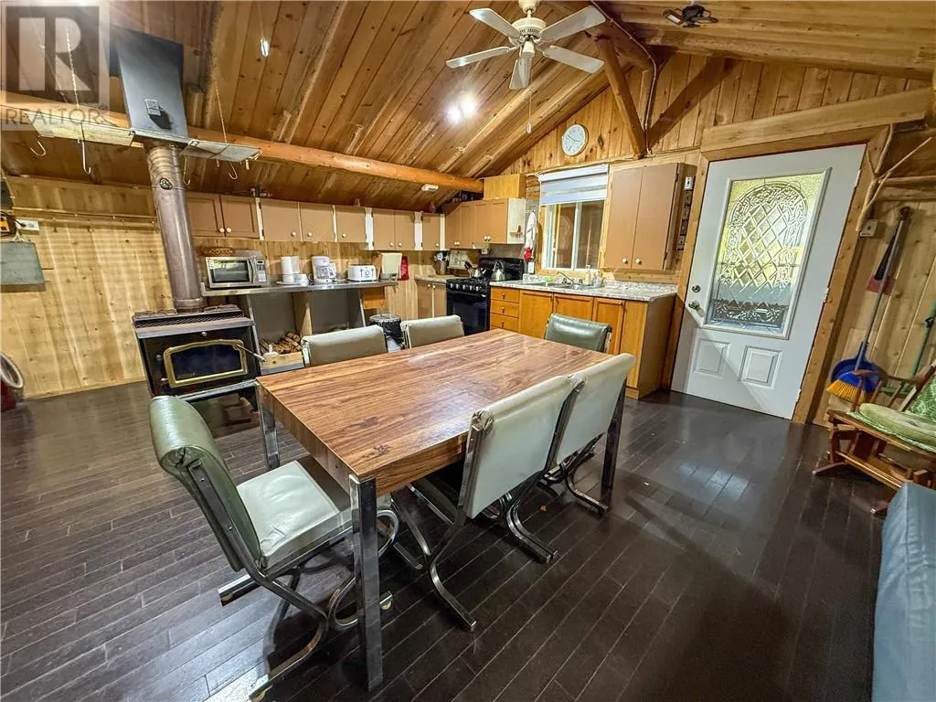 897B Walkhouse Road