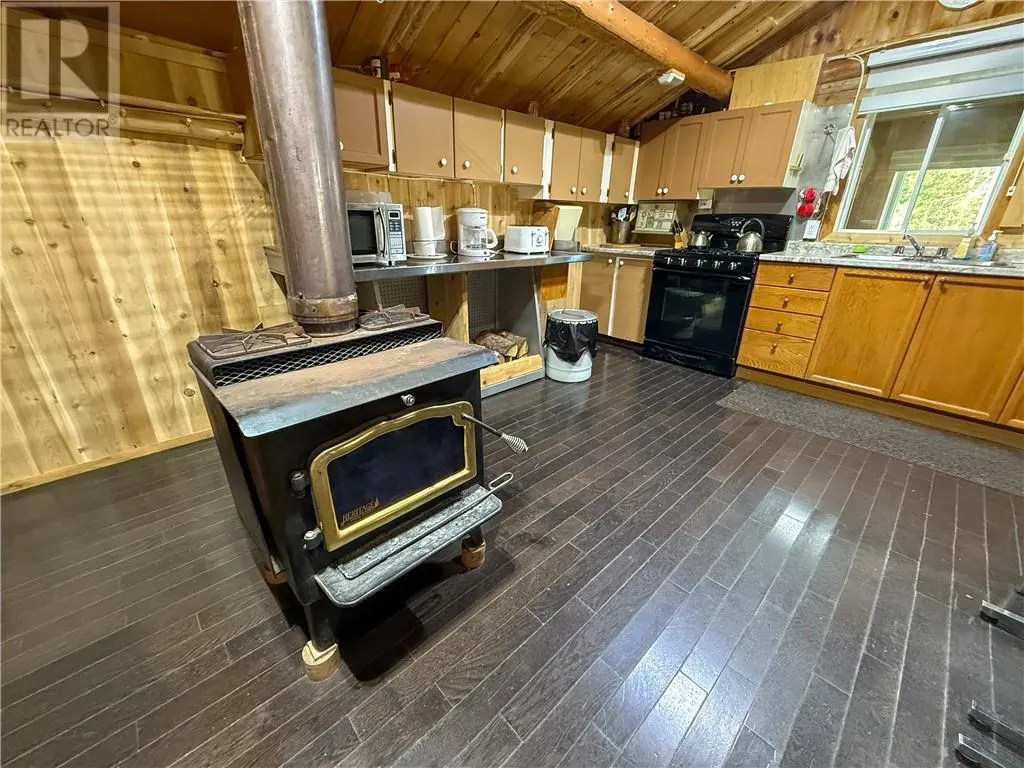 897B Walkhouse Road