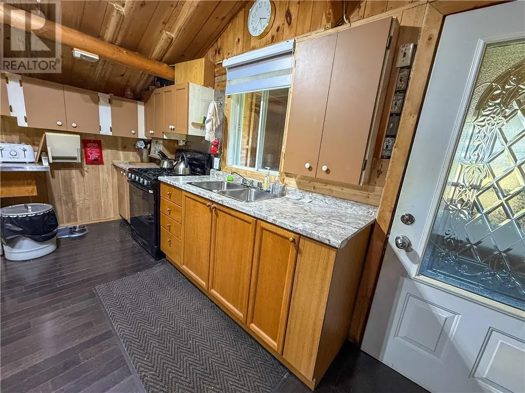 897B Walkhouse Road