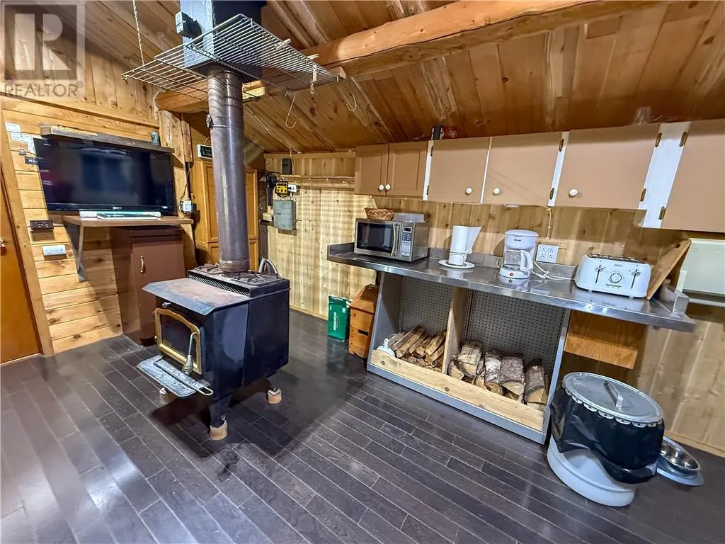 897B Walkhouse Road