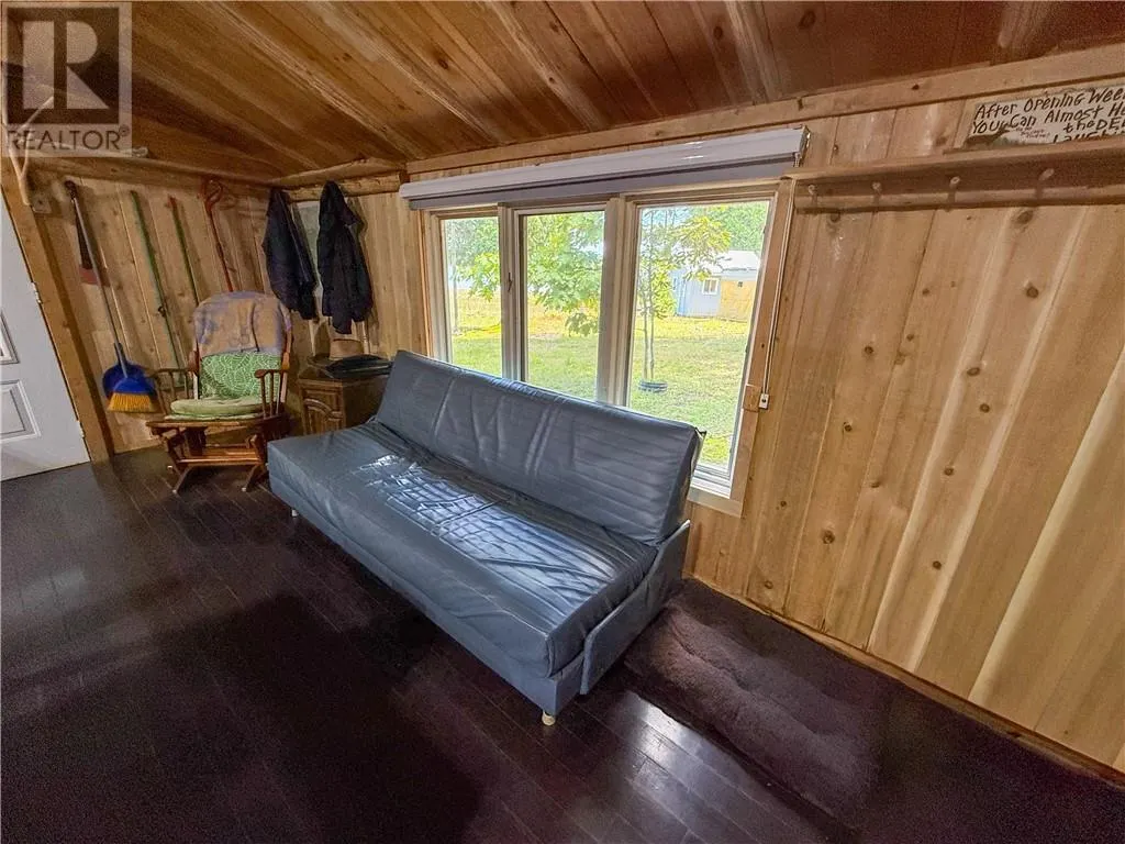 897B Walkhouse Road