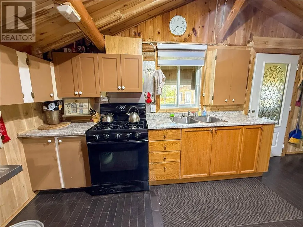 897B Walkhouse Road