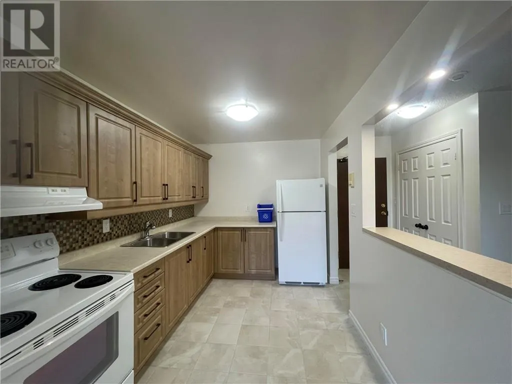 422 Westmount Avenue Unit# B16