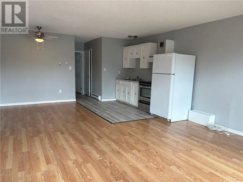 53 Main Street E