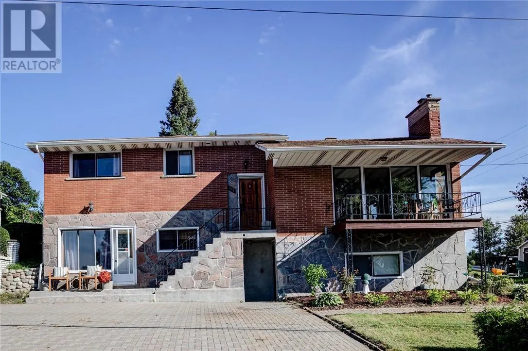107 Main Street W
