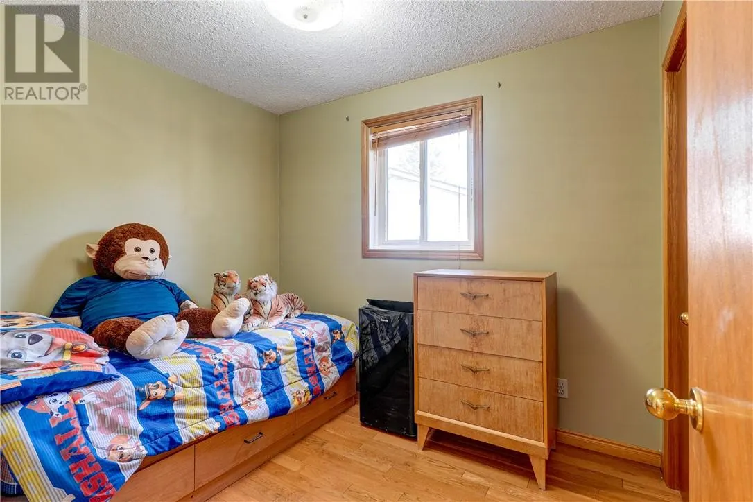 3860 Macmillan