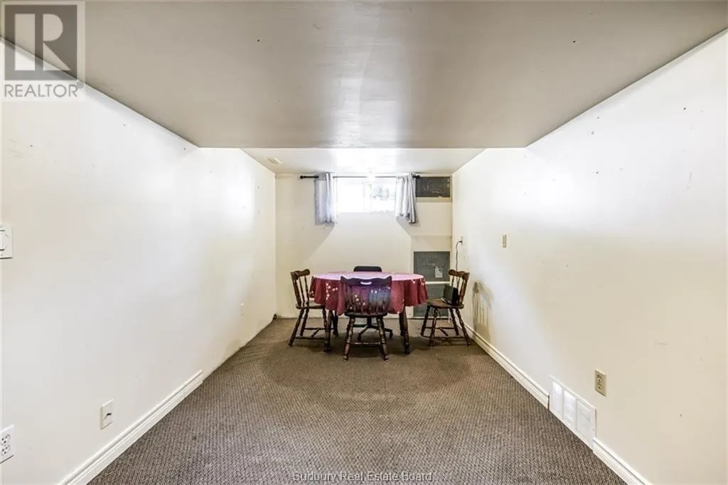 8 Arlington E Drive
