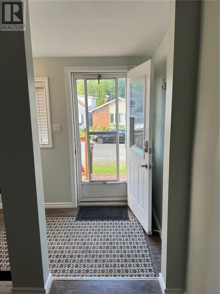 208 Dufferin Street