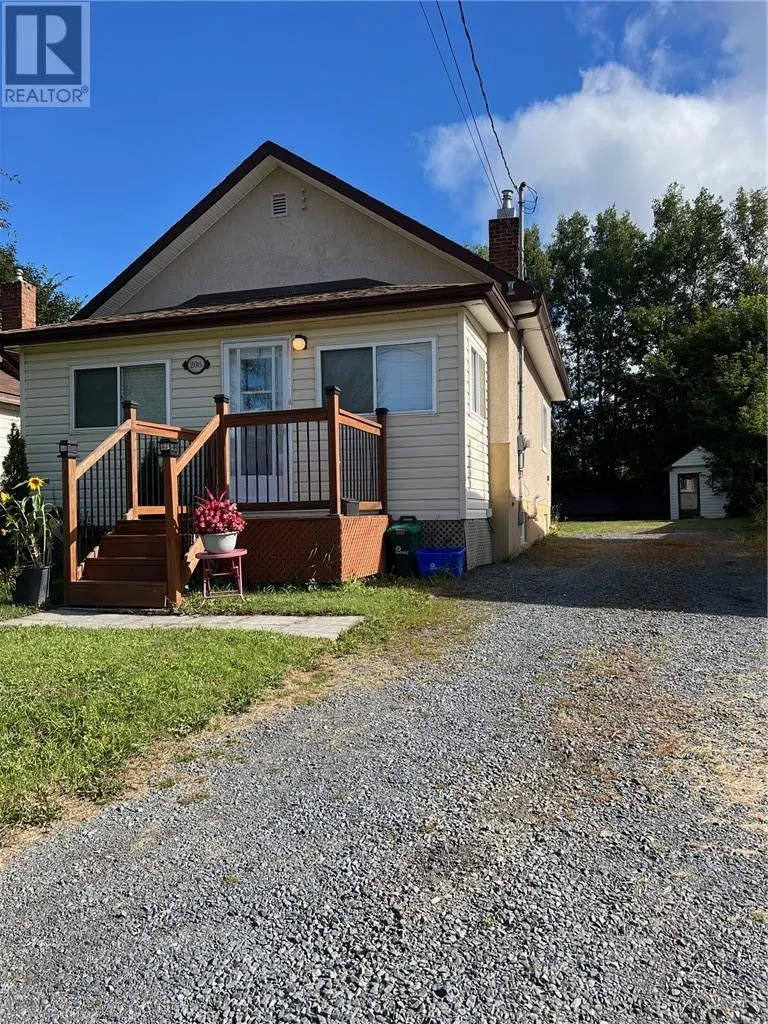 208 Dufferin Street