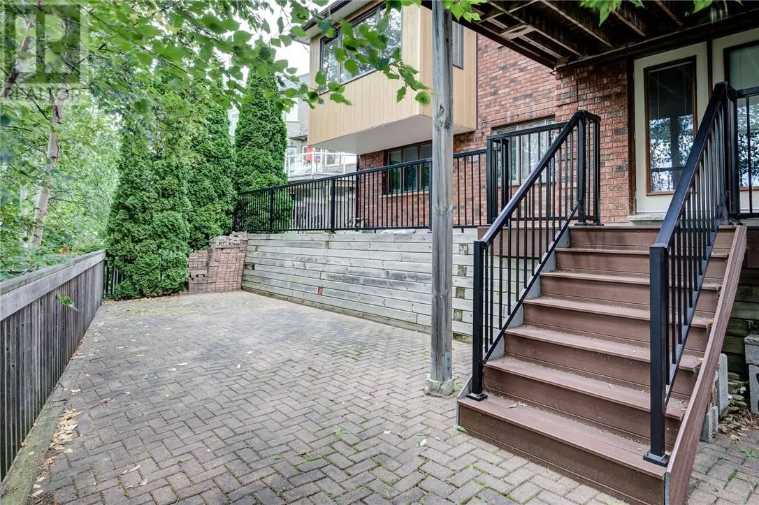 402 Maki Avenue