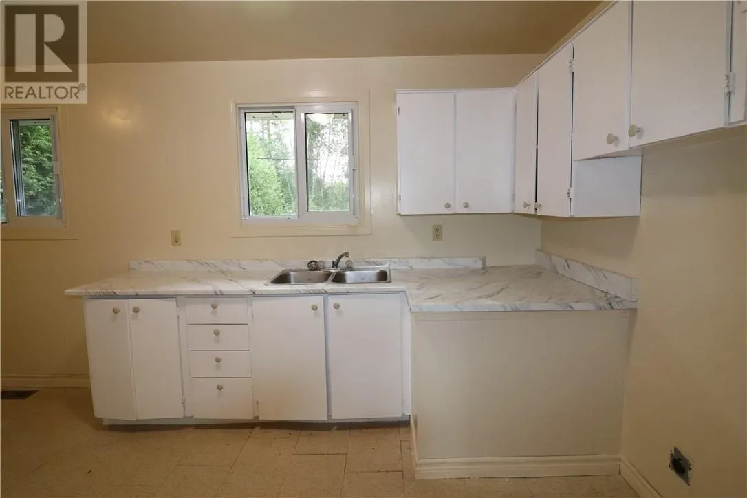 1412 Lillian Boulevard