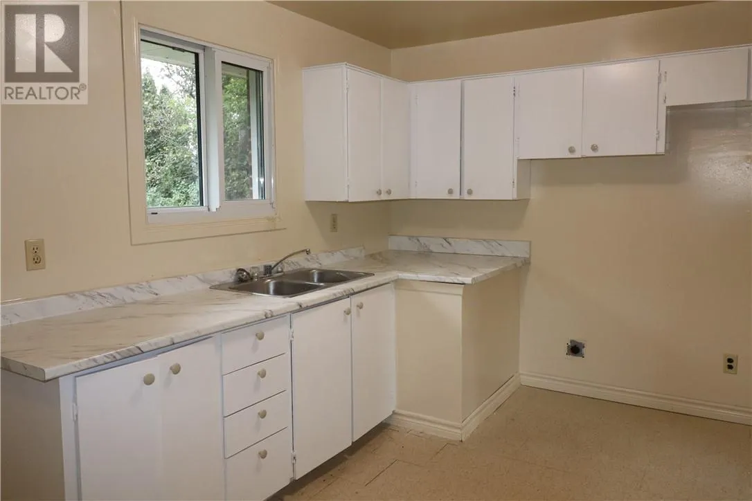 1412 Lillian Boulevard
