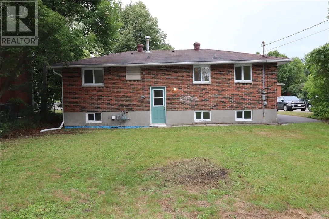 1412 Lillian Boulevard