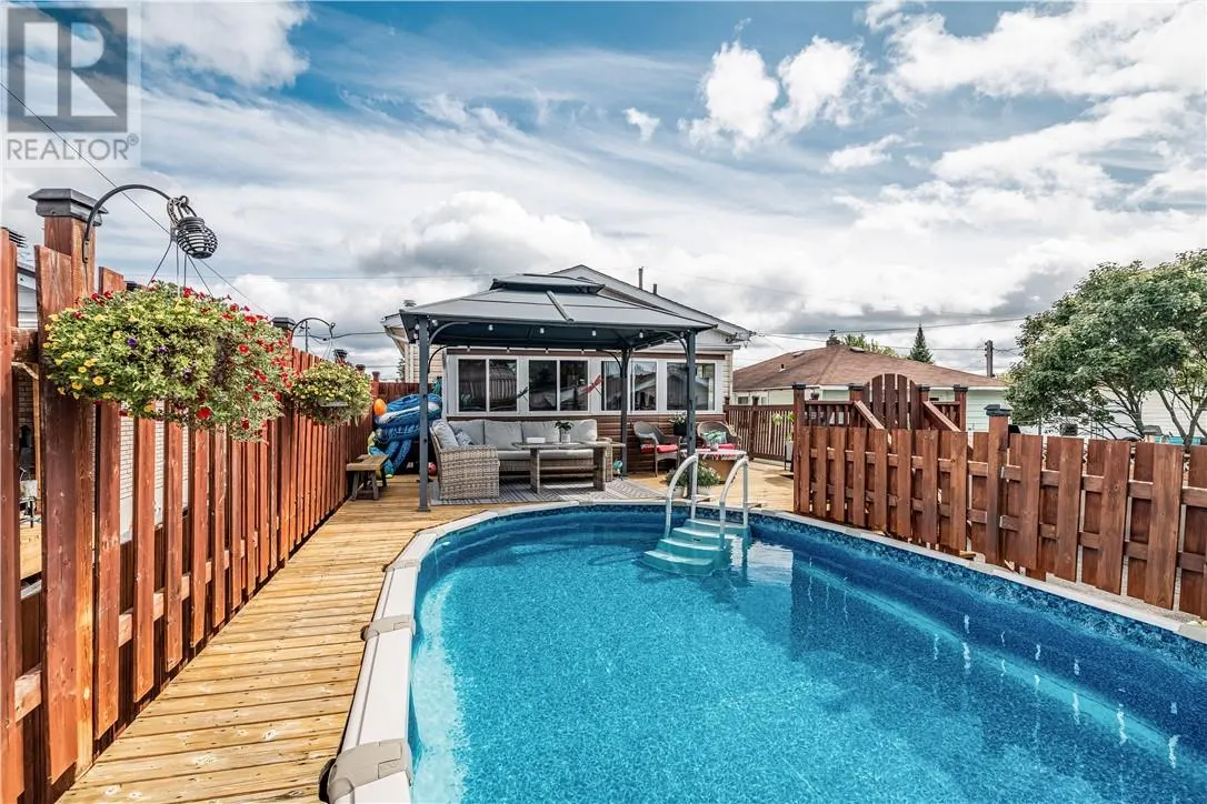 21 James St