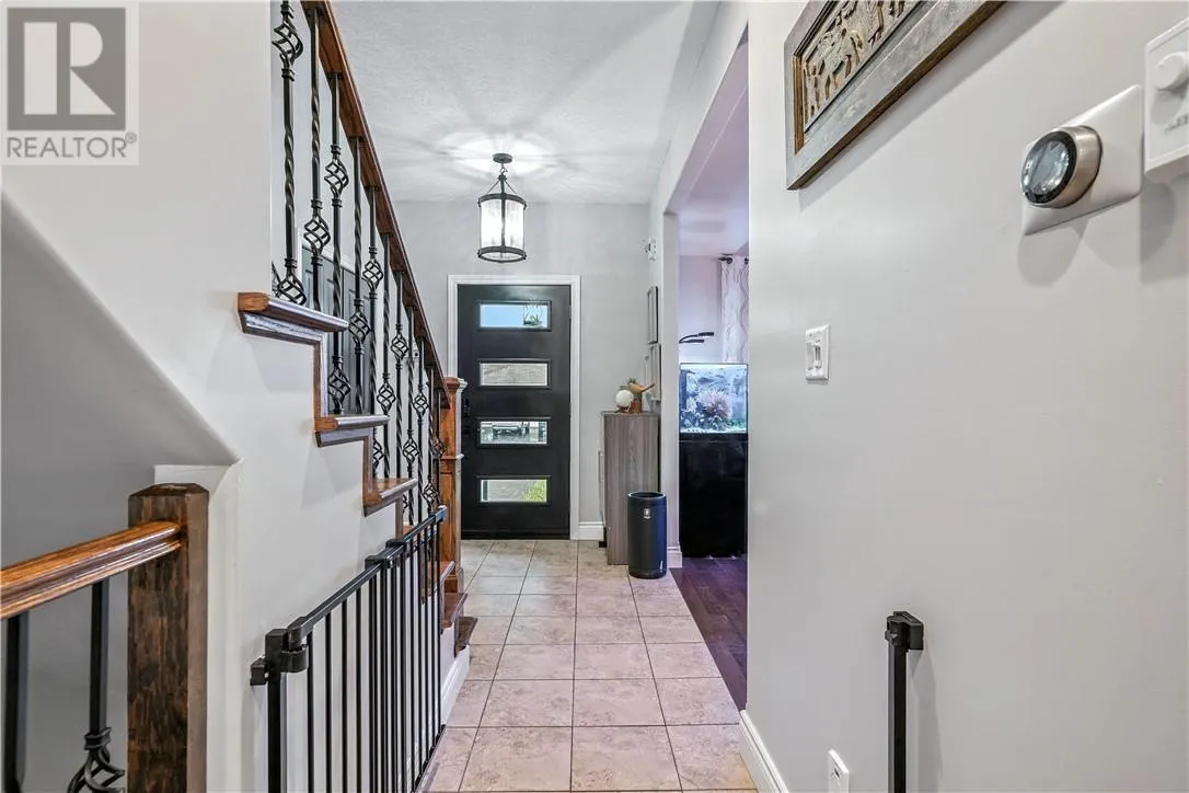 1528 Jeanne Darc Street