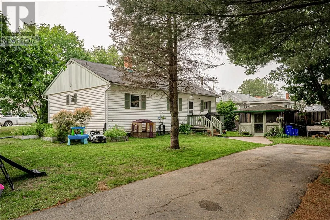 2 Oliver Street