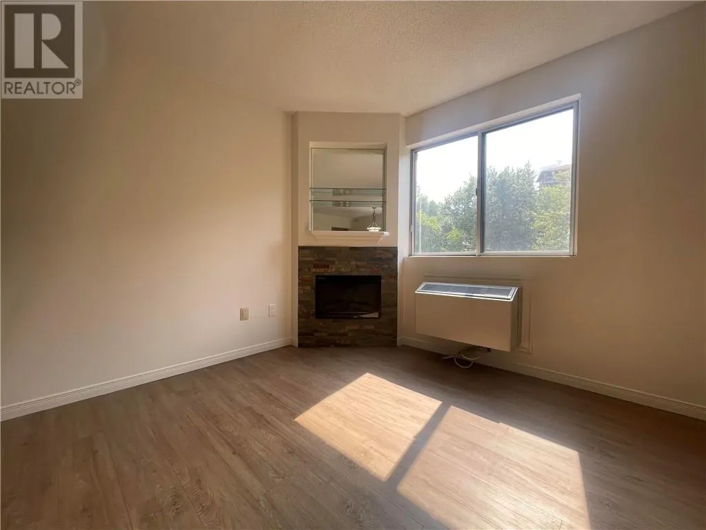 414 Westmount Avenue Unit# E15