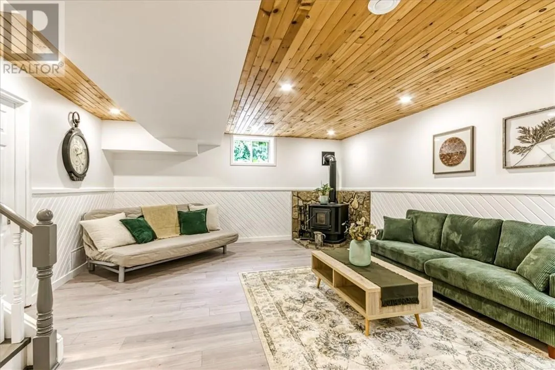 466 Eastview Lane