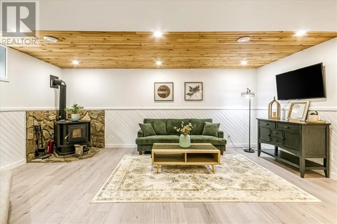 466 Eastview Lane