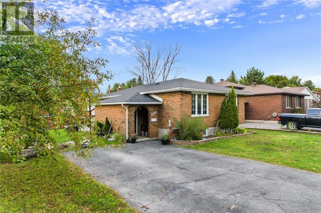 587 Beatrice Crescent