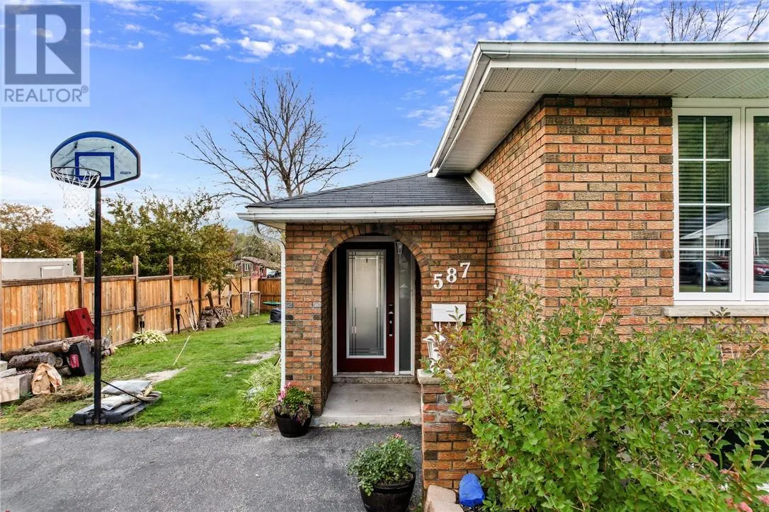 587 Beatrice Crescent