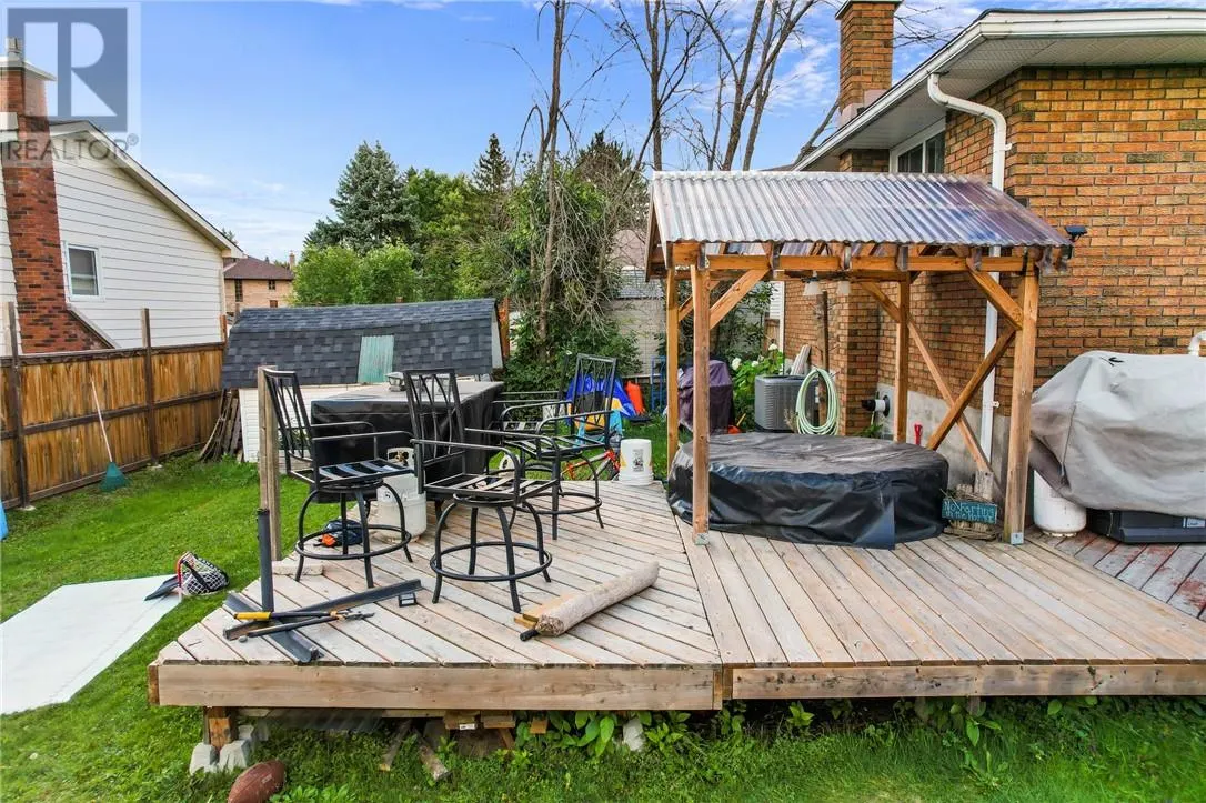 587 Beatrice Crescent