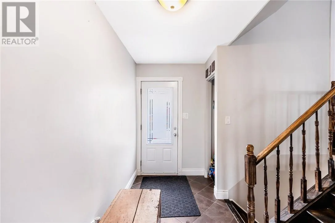 587 Beatrice Crescent
