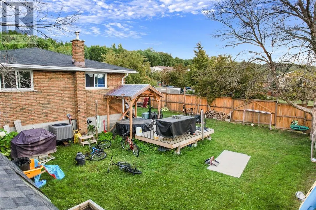 587 Beatrice Crescent