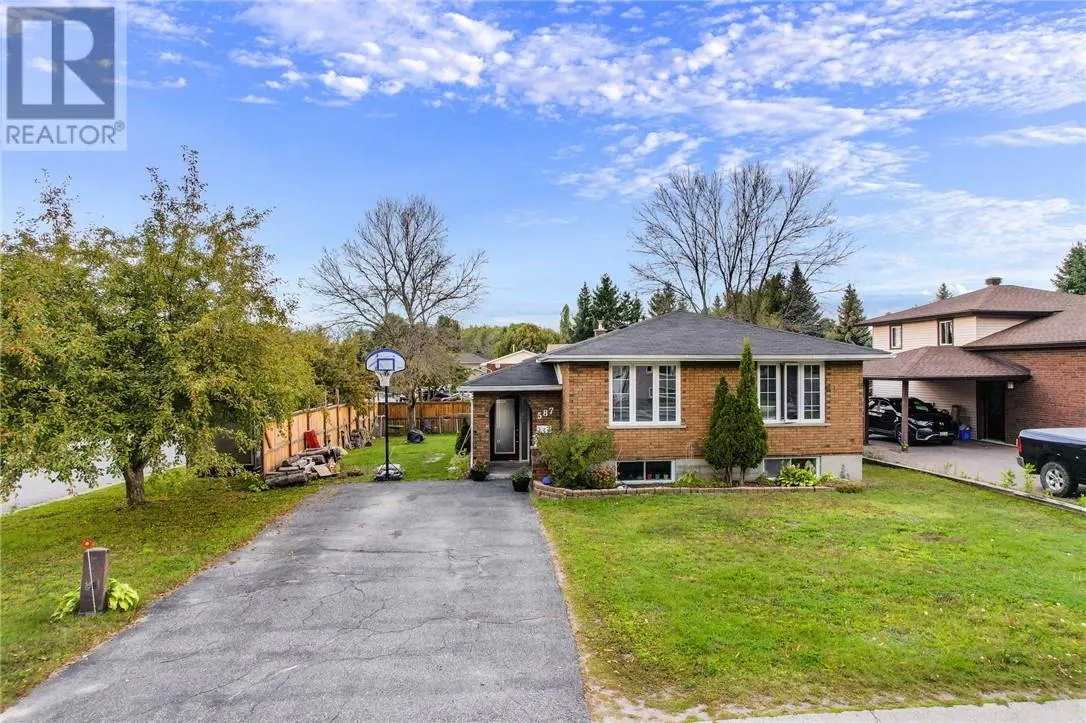 587 Beatrice Crescent