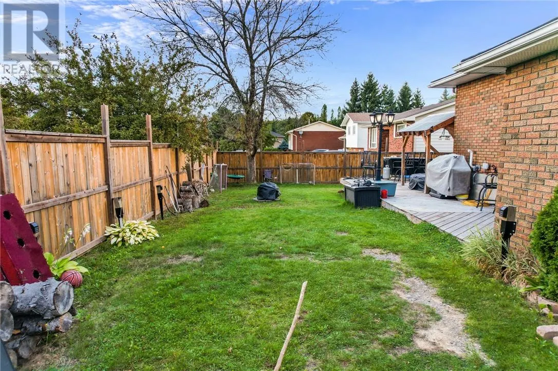 587 Beatrice Crescent