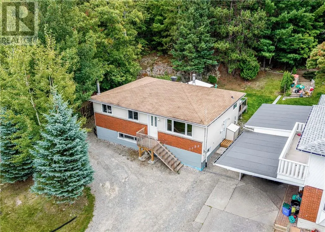 1135 Lonsdale
