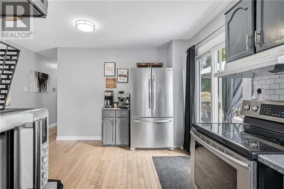 1135 Lonsdale