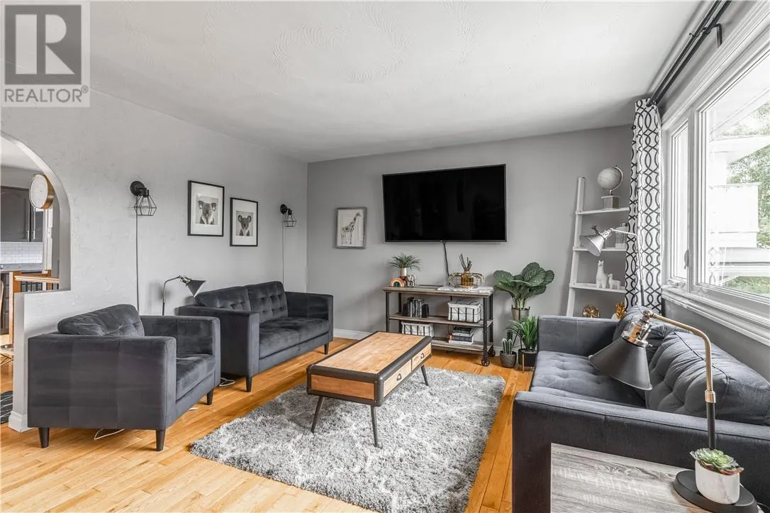 1135 Lonsdale