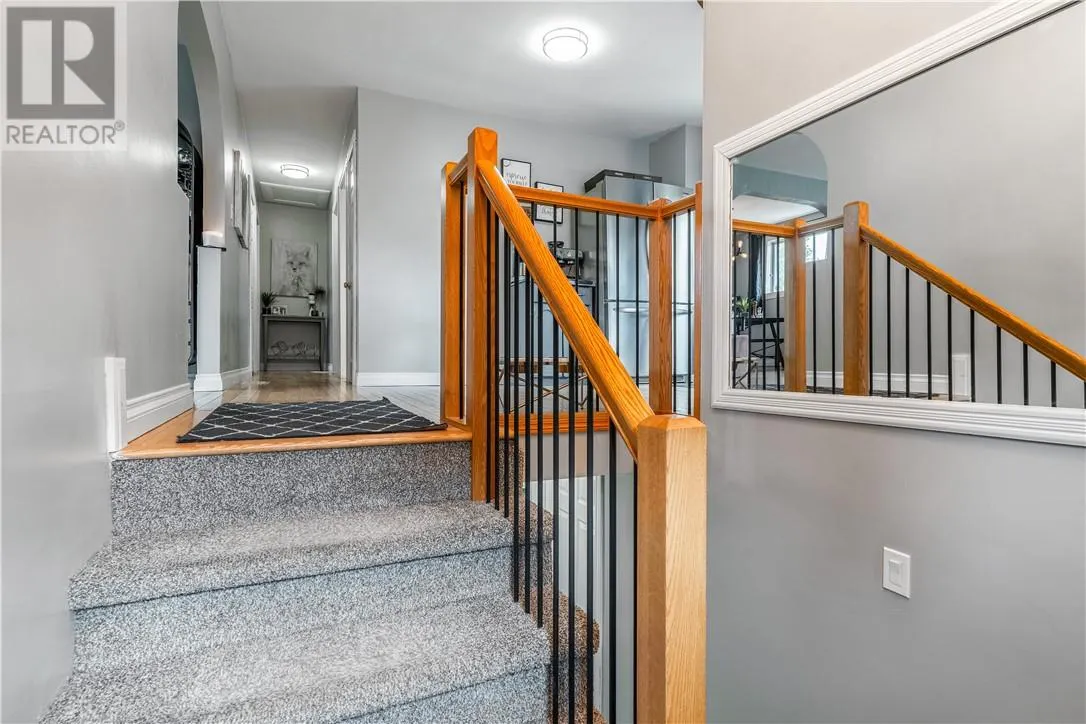 1135 Lonsdale