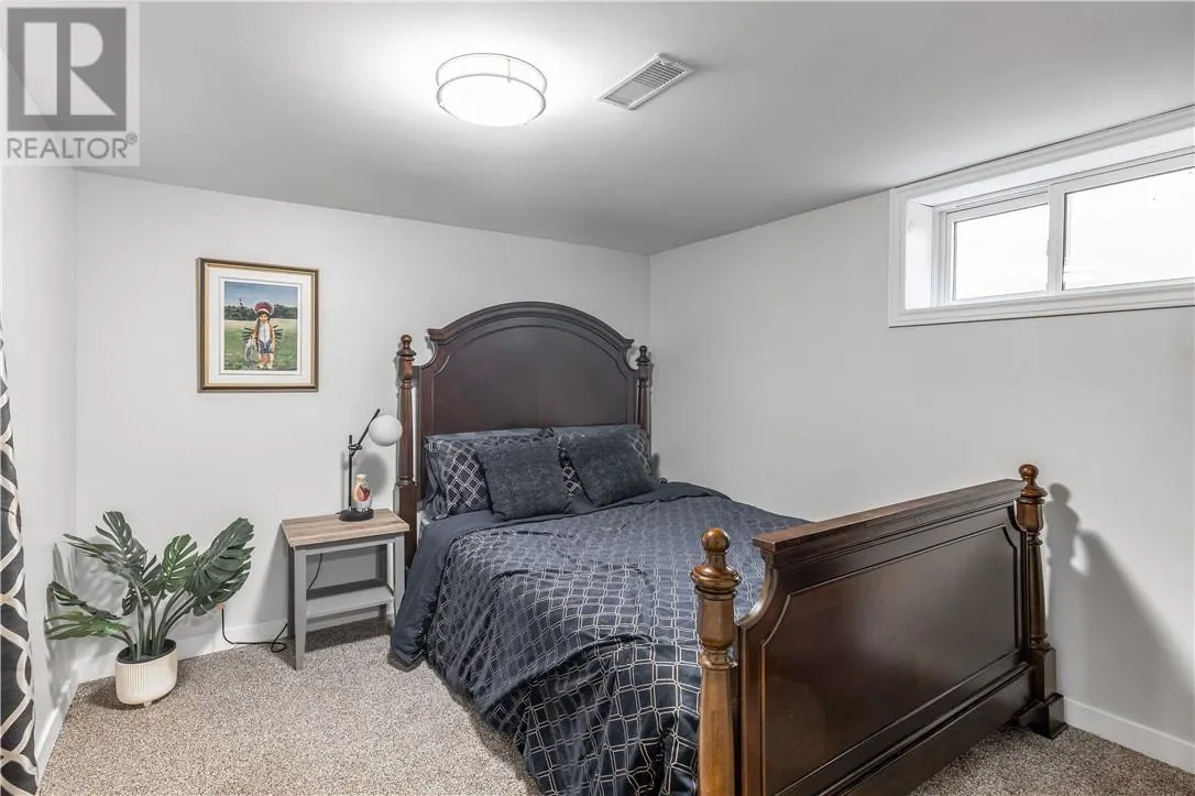 1135 Lonsdale
