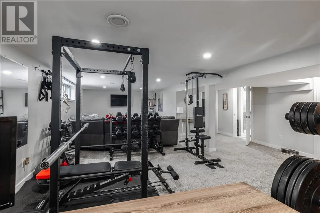 1135 Lonsdale