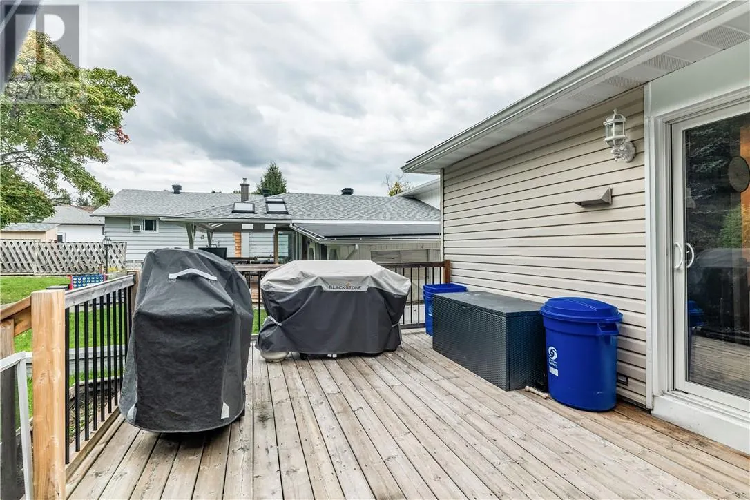1135 Lonsdale
