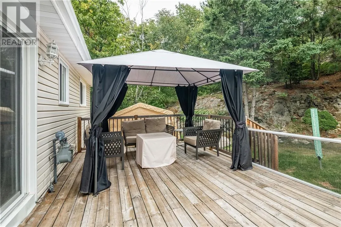 1135 Lonsdale