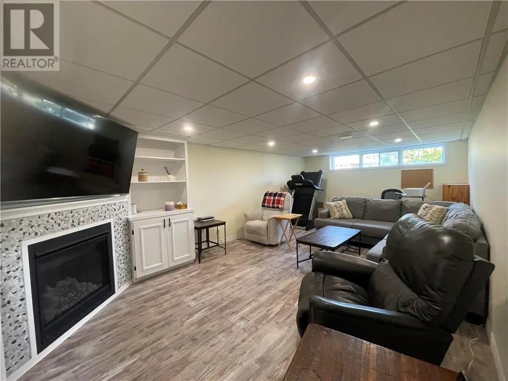 23 Kipling Court