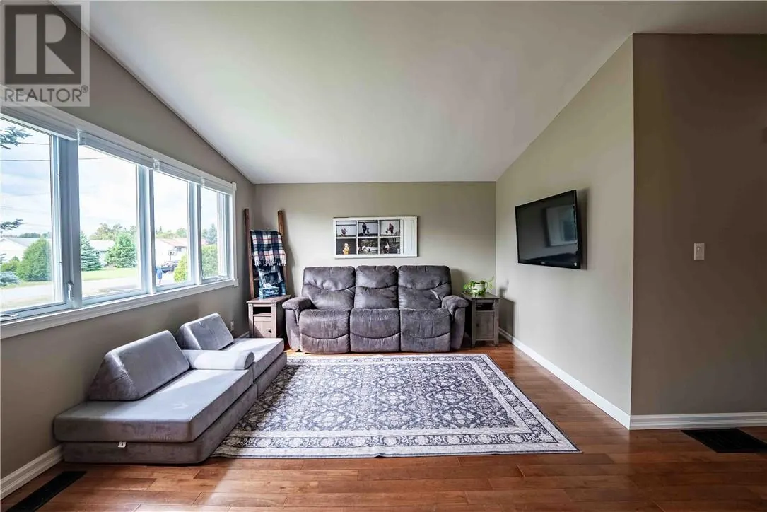3218 Glendale