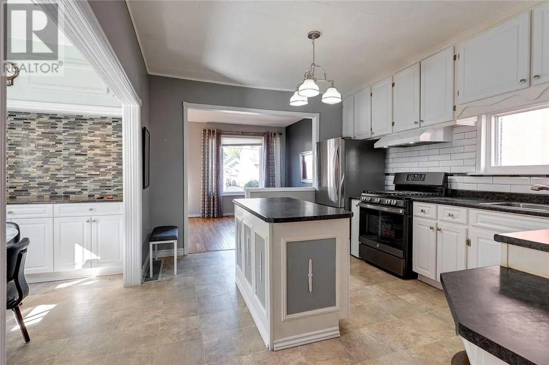 15 Caruso Street N